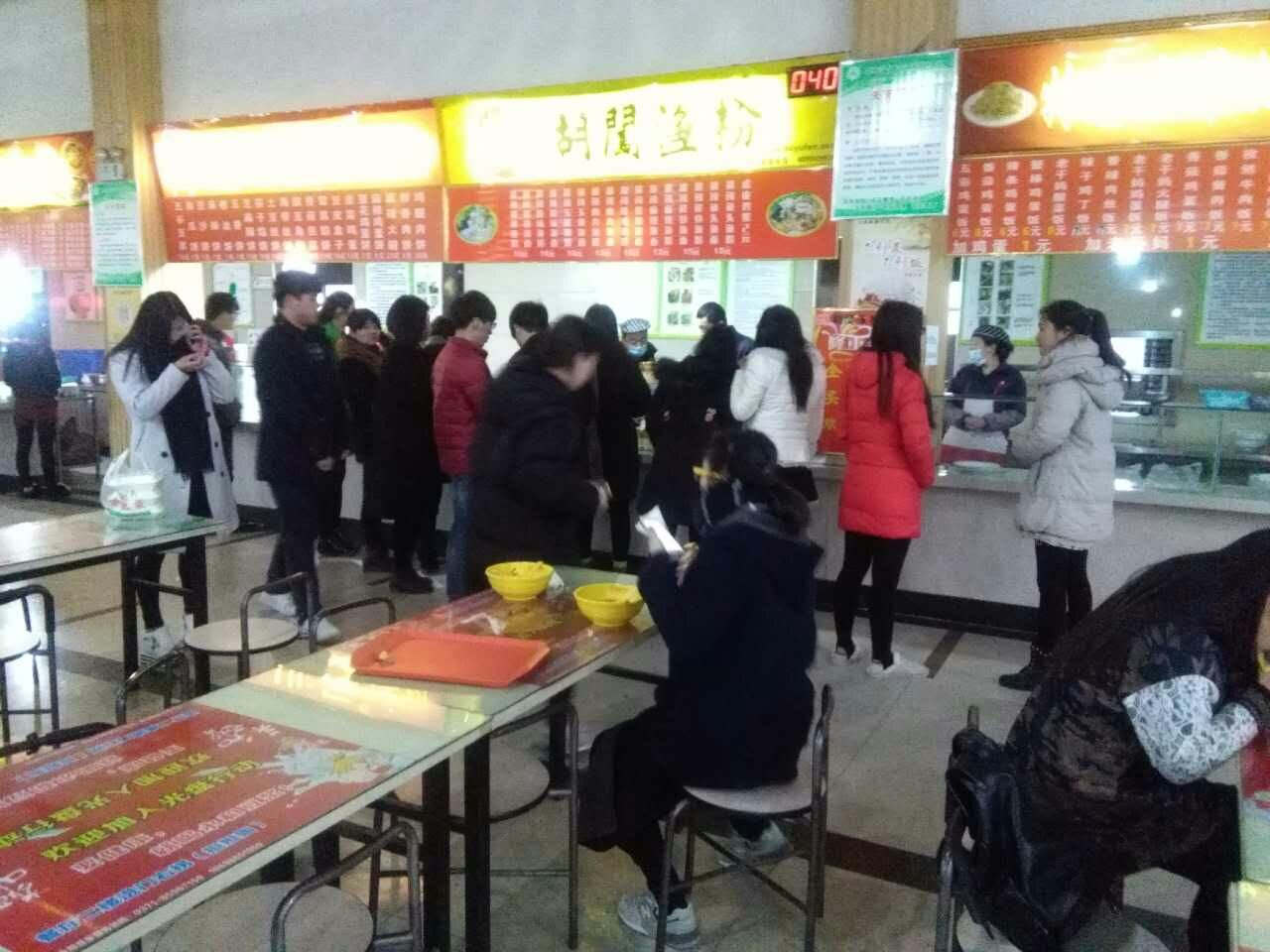 喜报！大学食堂胡闯渔粉开业生意火爆