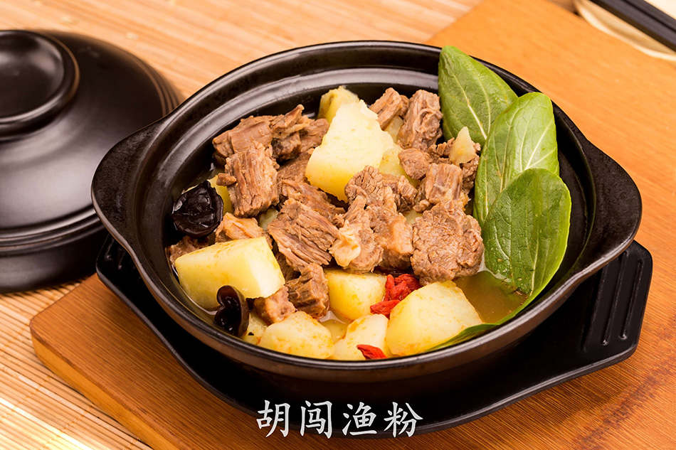 胡闯秘制土豆牛肉砂锅饭